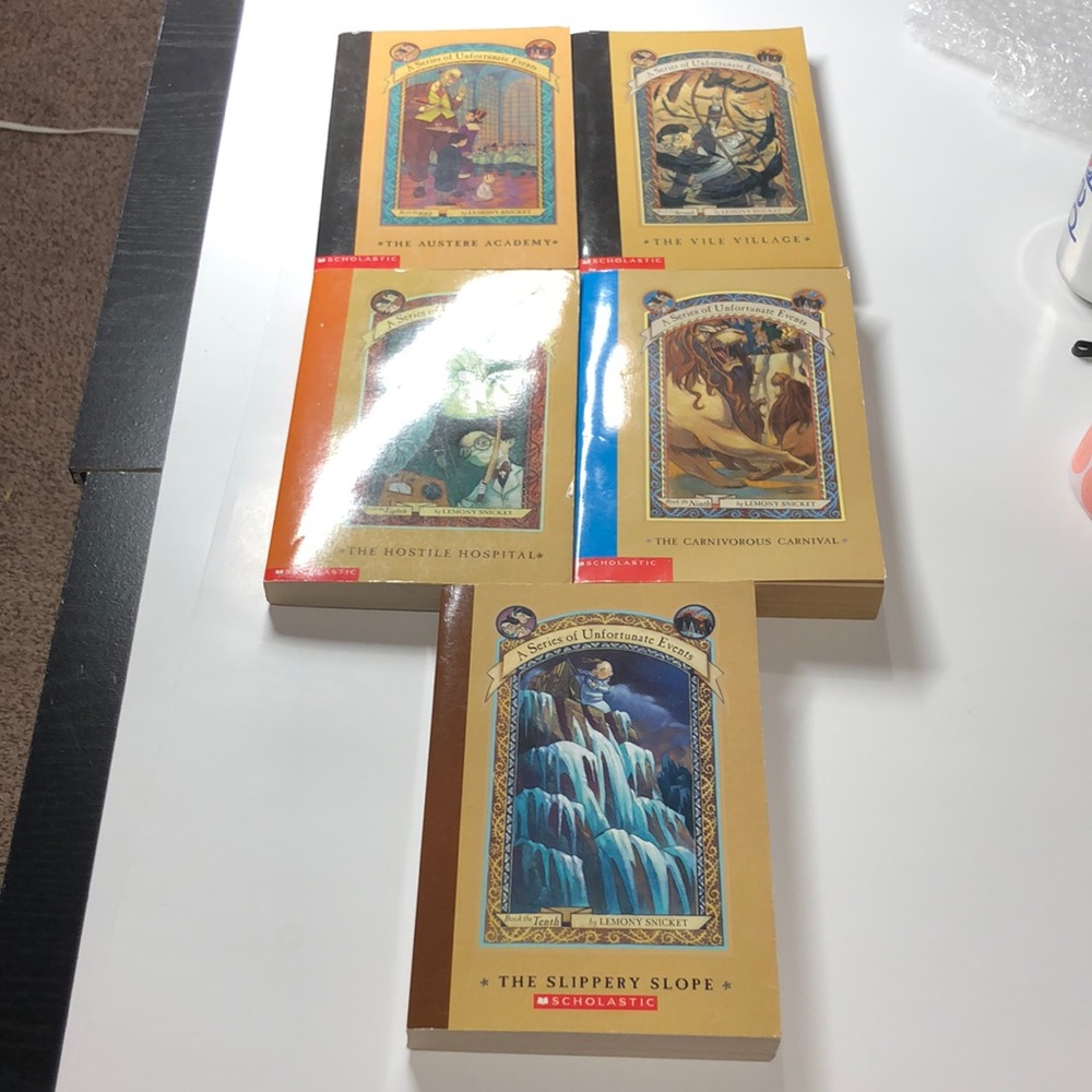 Set of 5 A Series of Unfortunate Events by Lemony Snicket paperback books